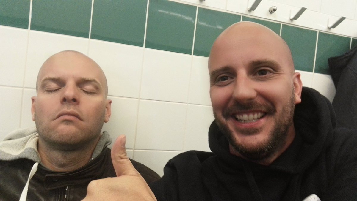 LucaMastro78's tweet photo. h13.38 Mister @FBiasin molto carico in vista del prossimo match delle h14. @ruiu19 :scena già vista due anni fa.... https://t.co/eXTZ9hF3vJ