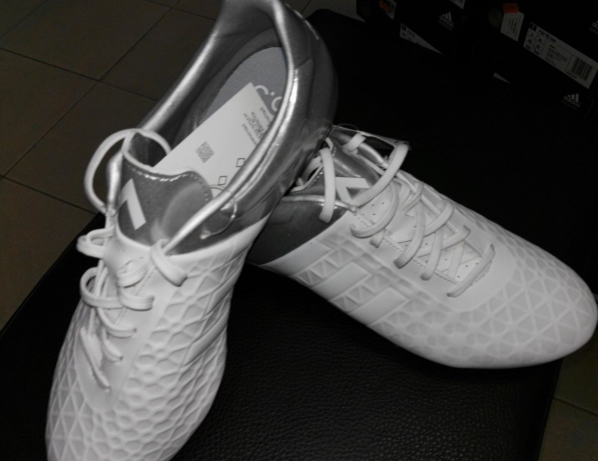 javirosa84's tweet photo. ⚽ Match Day F.C Tatabanya vs Balatonfüredi 
🇭🇺
#Adidas #Nitrocharge1.0 #Ace15.1 https://t.co/YkZwMMzssJ