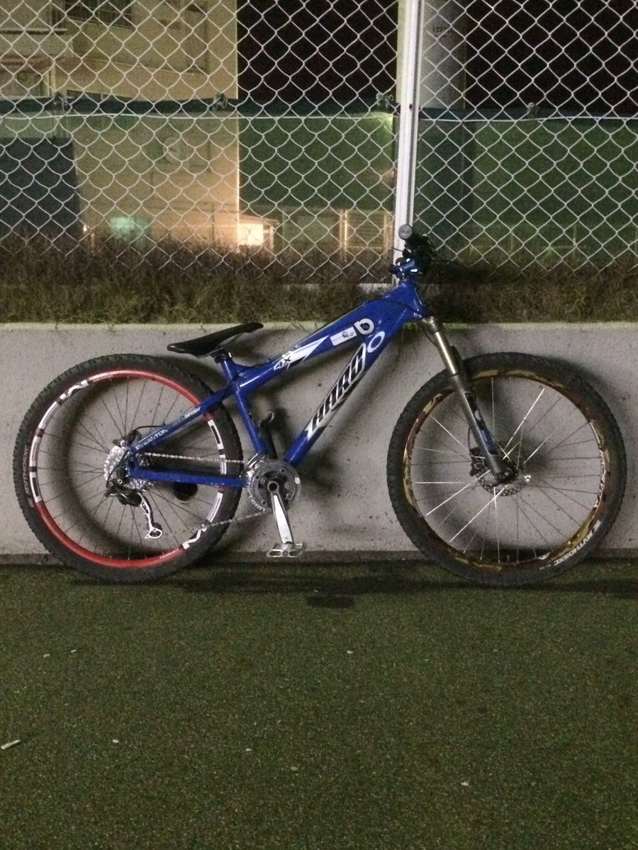 318Taisei's tweet photo. 拡散希望‼︎
伊丹でHAROのmtbパクられました
些細な情報でも構わないのでなんかあったら連絡お願いします
フロントフォークは旧式のfoxのタラスです https://t.co/yzv3062WQW