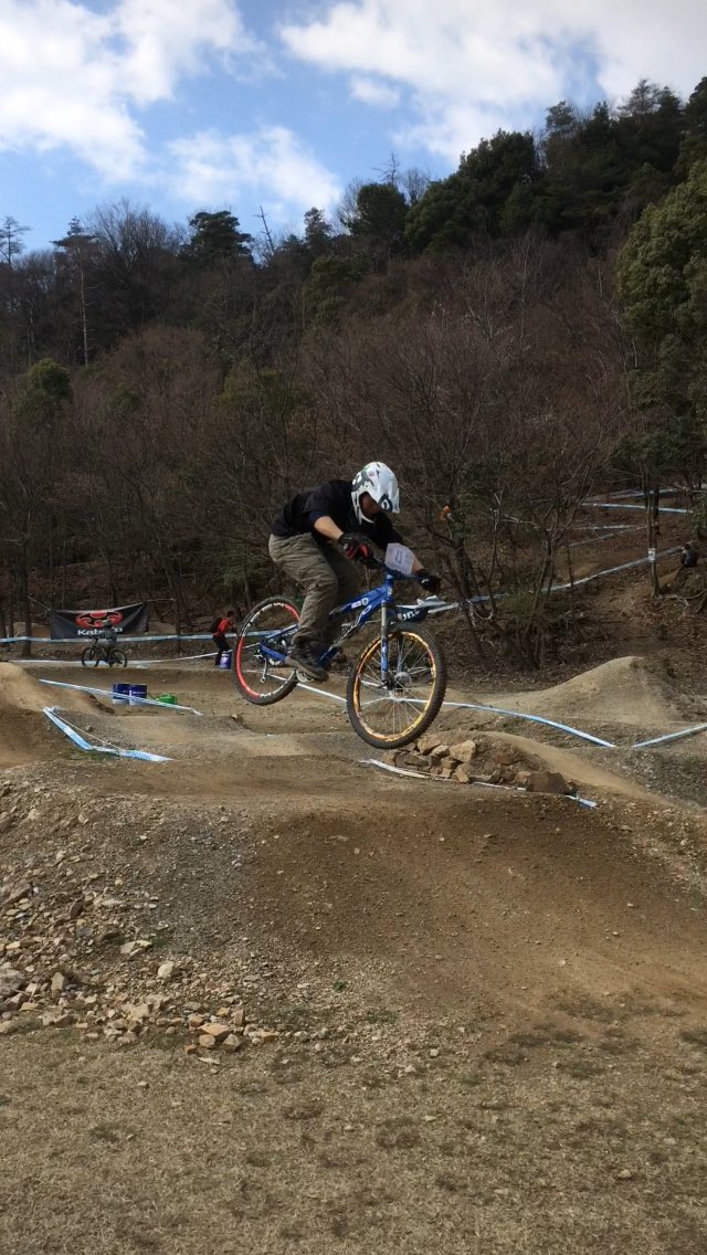 318Taisei's tweet photo. 拡散希望‼︎
伊丹でHAROのmtbパクられました
些細な情報でも構わないのでなんかあったら連絡お願いします
フロントフォークは旧式のfoxのタラスです https://t.co/yzv3062WQW