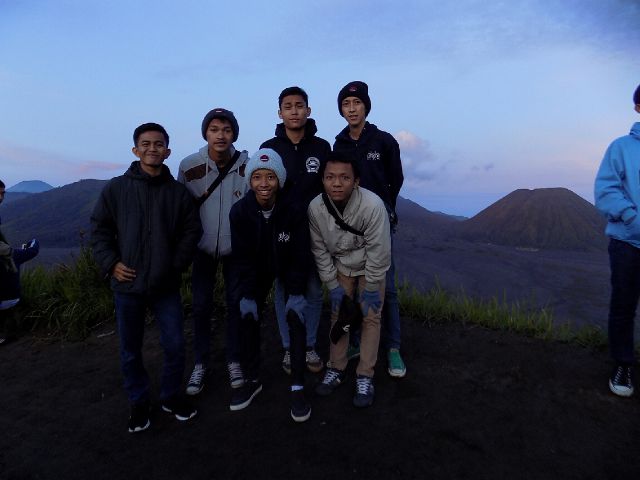 deangeral_'s tweet photo. @HvzMaulana @rendikaJCK @rezakps Iya sob sama2 maafin kalo ada kesalahan &amp; jangan lupa kalo udah pda sukses nantinya https://t.co/RAUytKKh0N