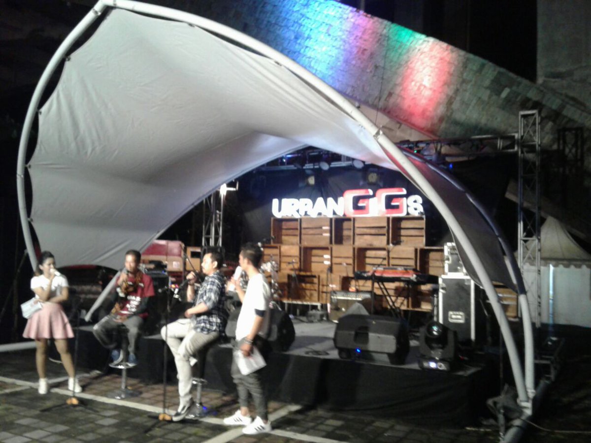 895 JIZ FM tweet media