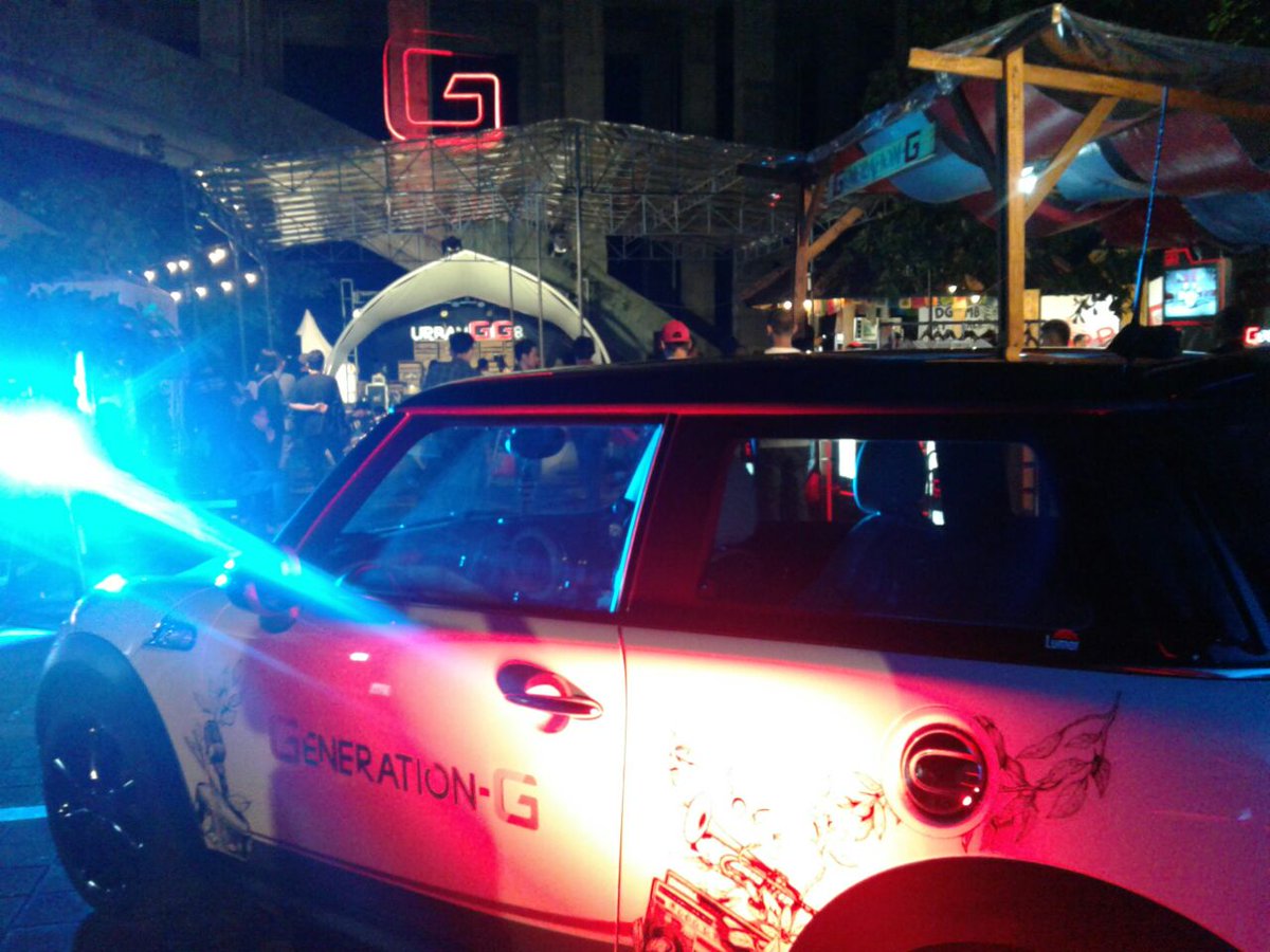 Suasana #UrbanGiGs w/ <a href="/SOREband/">SORE</a> <a href="/chickandsoup/">Chick and Soup</a> <a href="/afapika/">Afapika Official</a> at Taman Jembatan Sardjito saat ini ~> Free ! <a href="/_Generation_G/">Generation G</a>