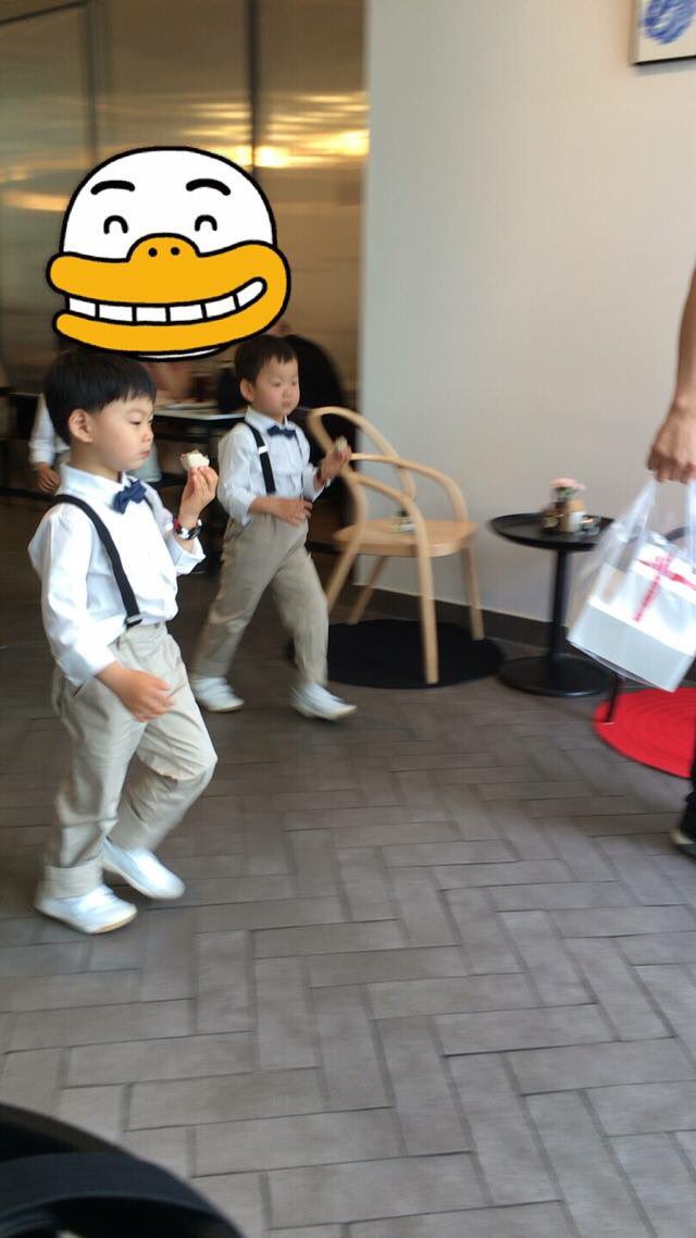Manse23108526's tweet photo. ไปงานแต่งกับอัปป้าแล้วก็แวะมากินขนมแถวซงโดค่ะ น่ารักไปอีก>< #daehan #minguk #manse https://t.co/RMA8AgXDv9