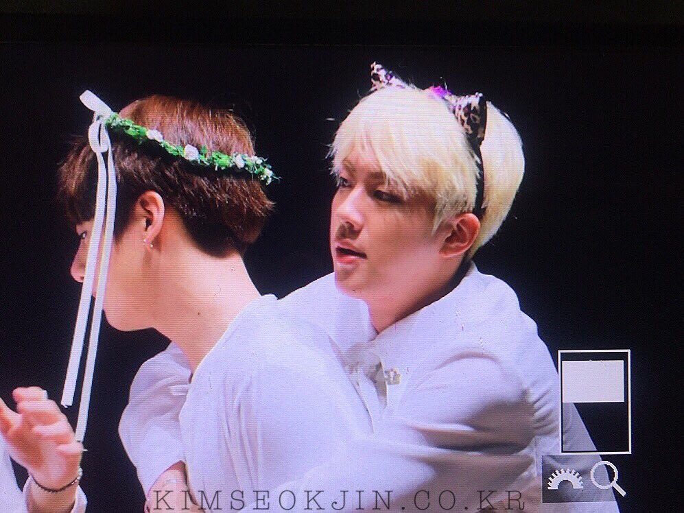 JINKOOK_TH's tweet photo. ดีงามกับใจอะไรเช่นนี้ มาลงเรือกันค่ะ ช่วยกันแจว 😂 #JINKOOK KIMSEOKJINcokr https://t.co/5612CawT6r