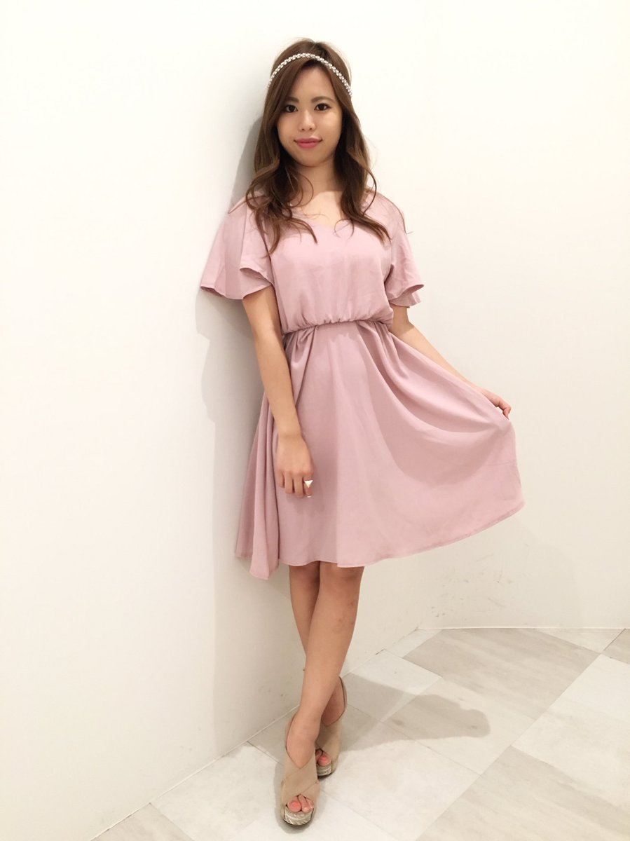 TOCOPACIFIC109's tweet photo. 新作商品♫

「フリルスリーブワンピース」

color.grey.pnk/beige.black

price¥4.900＋Tax

袖のフリルがポイントのワンピース🙆

shop→https://t.co/RQhCDMFiYN https://t.co/dgmg7UppO5