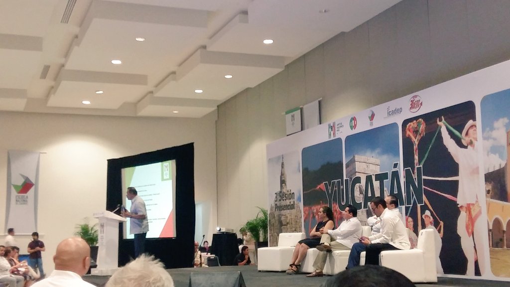 IRHYucatan's tweet photo. Continuamos con la 3GENC con el Lic. Joaquín Hendricks Díaz, en la ronda de preguntas.
#AsíEsYucatán #CuadrosYucatán https://t.co/j08UXjUTWI