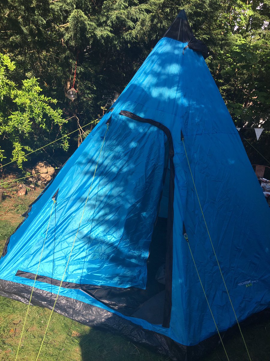 missnikajon's tweet photo. @Tesco Noooooo Bought the tent. Put it up. Zips are broken!!! @Tesco @TescoLiving 😤☹️😩 https://t.co/Pexvy7sVoK