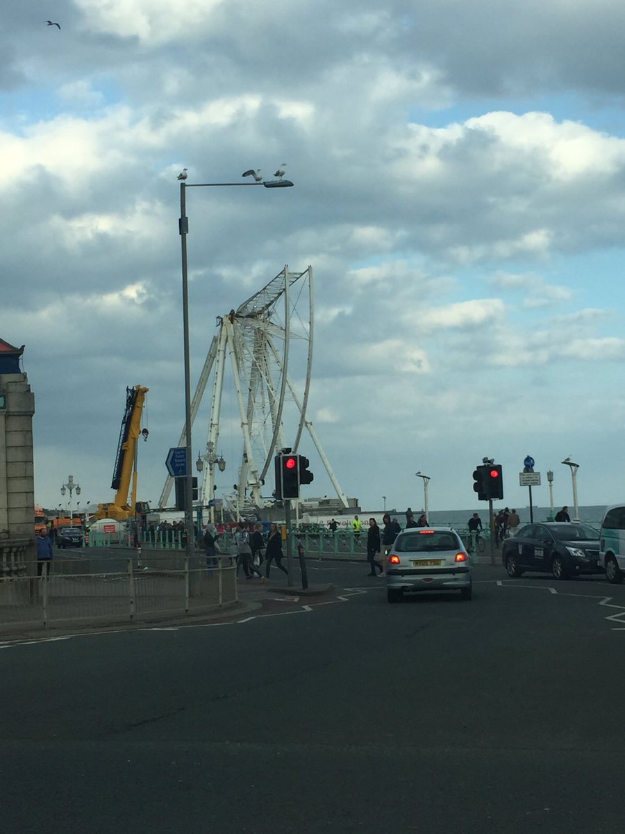 ROXFreshers's tweet photo. Out with the old, in with the new. #Brighton #brightonwheel https://t.co/qqibN50NwB