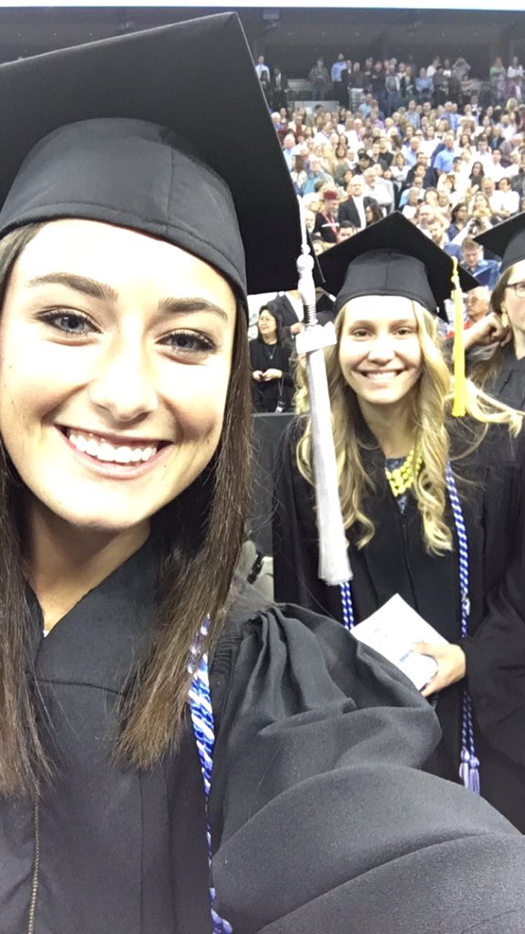 CUbluejayGolf's tweet photo. Look at the girls ! What a great picture . Enjoy your day #CreightonGrad #GoJays🐦 https://t.co/pKkPRxY75B