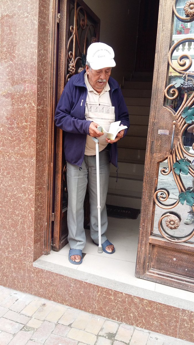 BryanPilco2's tweet photo. Repartiendo libros #Chimborazeando https://t.co/f1BzlA0sSX