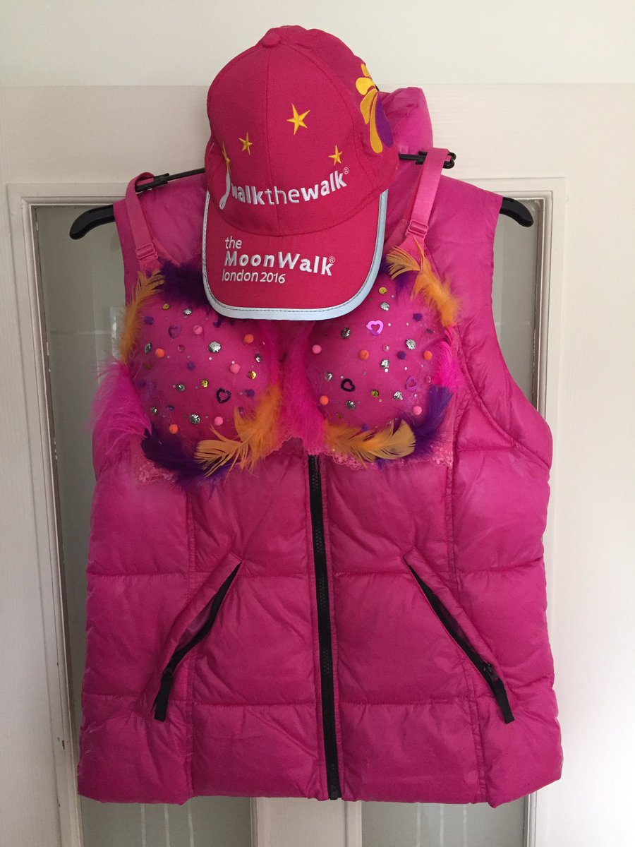 MrsKislOfficial's tweet photo. All set and ready to head off for the @WalktheWalk London 2016. Good Luck everyone!!!!!! #breastcancer https://t.co/lLX5vzmZQu
