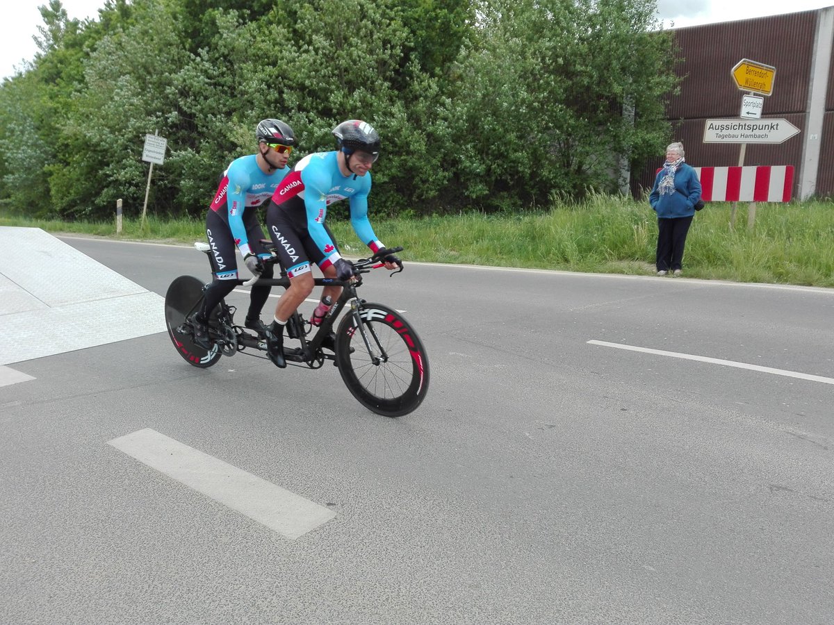DGUV's tweet photo. Heute folgen noch die Tandem Starter der Männer und Frauen!
#cologneclassics #pz #paracycling https://t.co/k0CCSakJvv