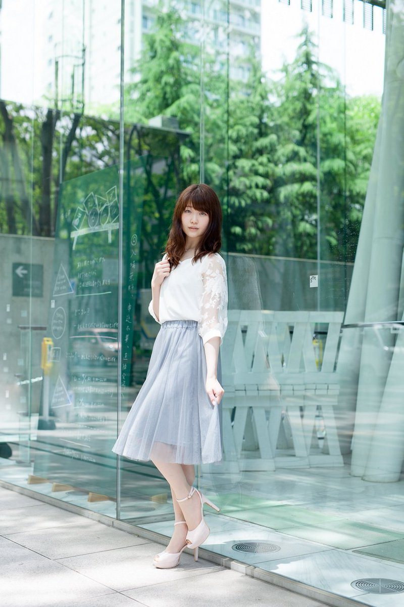 芹沢 On Twitter 雰囲気を変えて 柔らかい印象で 上品とか清楚ってのはこういうことか と 何も細工をせずに直球で素直に撮らせていただきました モデル りのさん