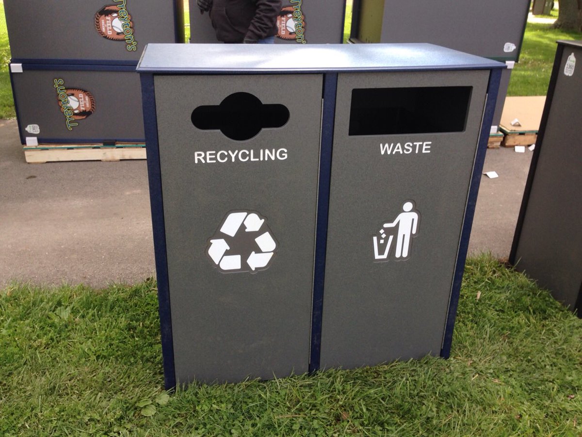 TreysField's tweet image. 🎶 who took the trash out???🎶 Look at the AMAZING new trash cans at Treytons Field of Dreams!!!!!!!