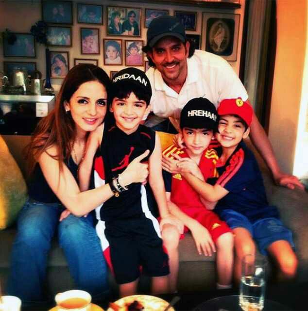 HRx_Fan's tweet photo. Roshans family https://t.co/RAdspgcJ3g