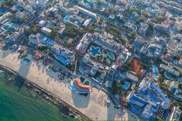 club1830sb's tweet photo. RETWEET if you're excited to land here this summer!!! ✈️☀️🇧🇬 #sunnybeach #summer https://t.co/cHuLczZnYv