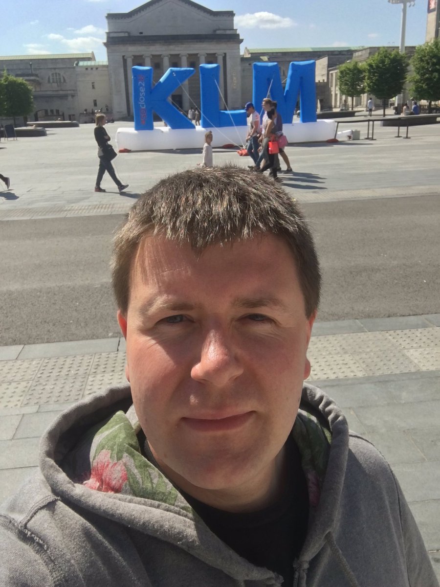 jamsimsafc's tweet photo. @KLM_UK found your sign in #Southampton and would love to win the #soclose2u tickets for our honeymoon to #Tokyo https://t.co/5xLPz9in6M