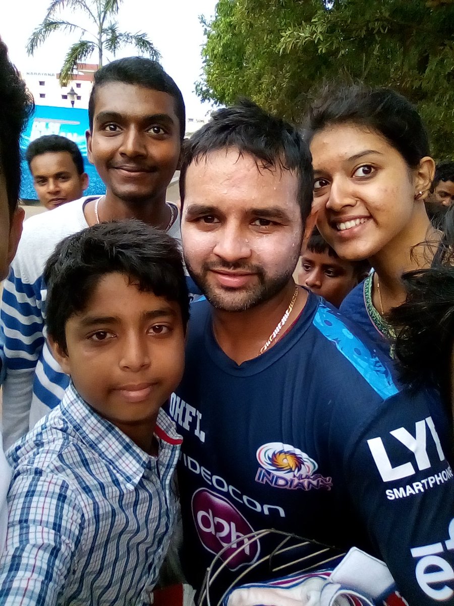 HarshHarshymr's tweet photo. @EtihadAirways @mipaltan @jetairways #TrueMIFan I always will be. https://t.co/bDXGQ6Vdue