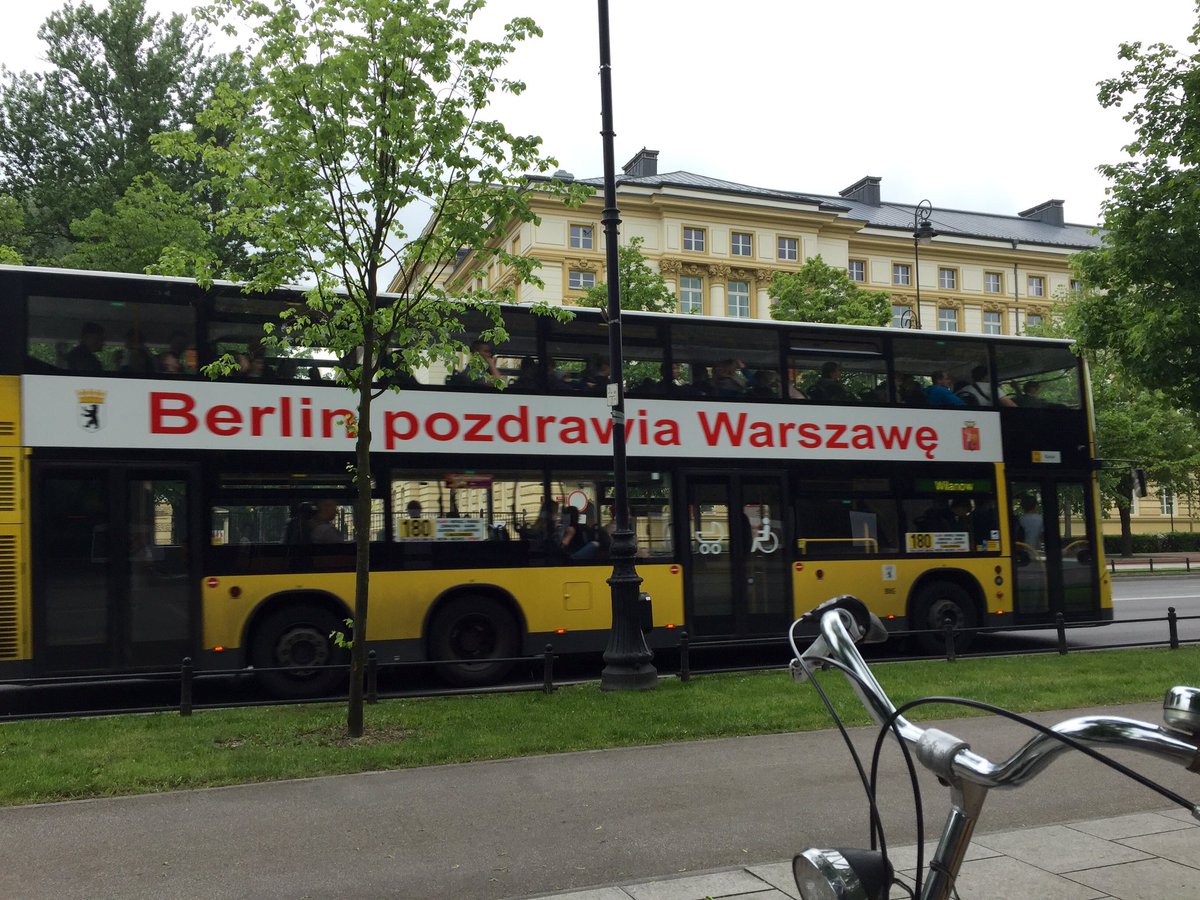Zdf Auslandsstudio Warschau A Twitter Auch Heute Zur Museumsnacht Im Einsatz Der Bvg Bus Berlin Grusst Warschau Ist Auf Linie 180 Unterwegs Nocmuzeow