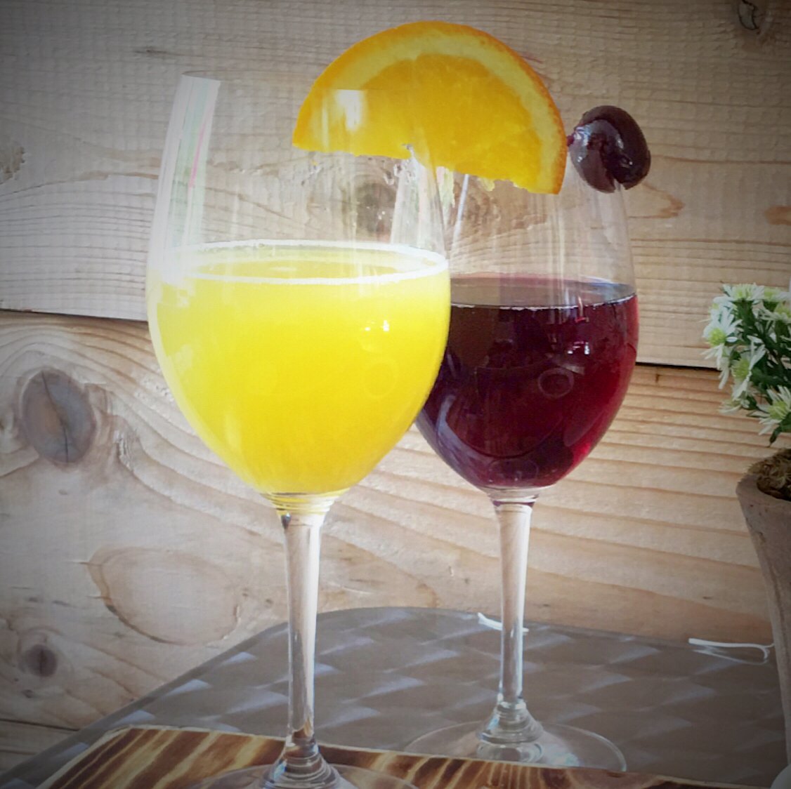 The weekend is here!
...Lets celebrate with Mimosas! 

#Classic #CherryMimosa #BrunchLocal #EatLocal #TheBestMimosas