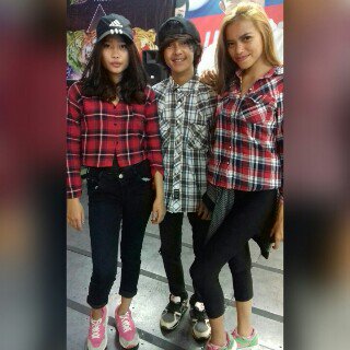 After performing at zone2000 PRG <a href="/dhiiraAn/">Andhine</a> <a href="/HazimFauzan/">Jimee Acil</a> @GabbyGvanny_ #partypeeps #psychopartypeople -2016