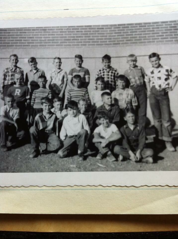 EstonCentennial's tweet photo. Grade 6 class. 1953-54.  Recognize Anyone? https://t.co/ZnhZM4Ja1x