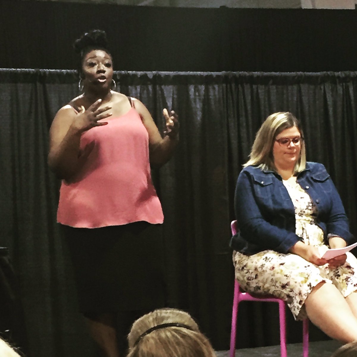 gwstyling's tweet photo. @TracypMakeup giving a makeup tutorial for work  @curvyexpo #curvyexpo #makeup #cityline #work https://t.co/7slw1lSnHI