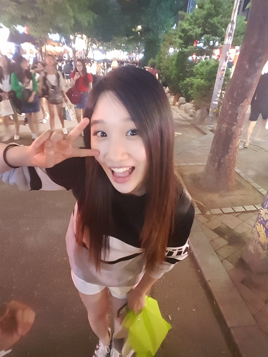 art_by_theARK's tweet photo. 존재만으로도 빛나는 유나야. 최고의 랩퍼. 사랑해, 축복해 ♡ 빛길만 걷기를 💖💖 https://t.co/WmYbUxdWEt