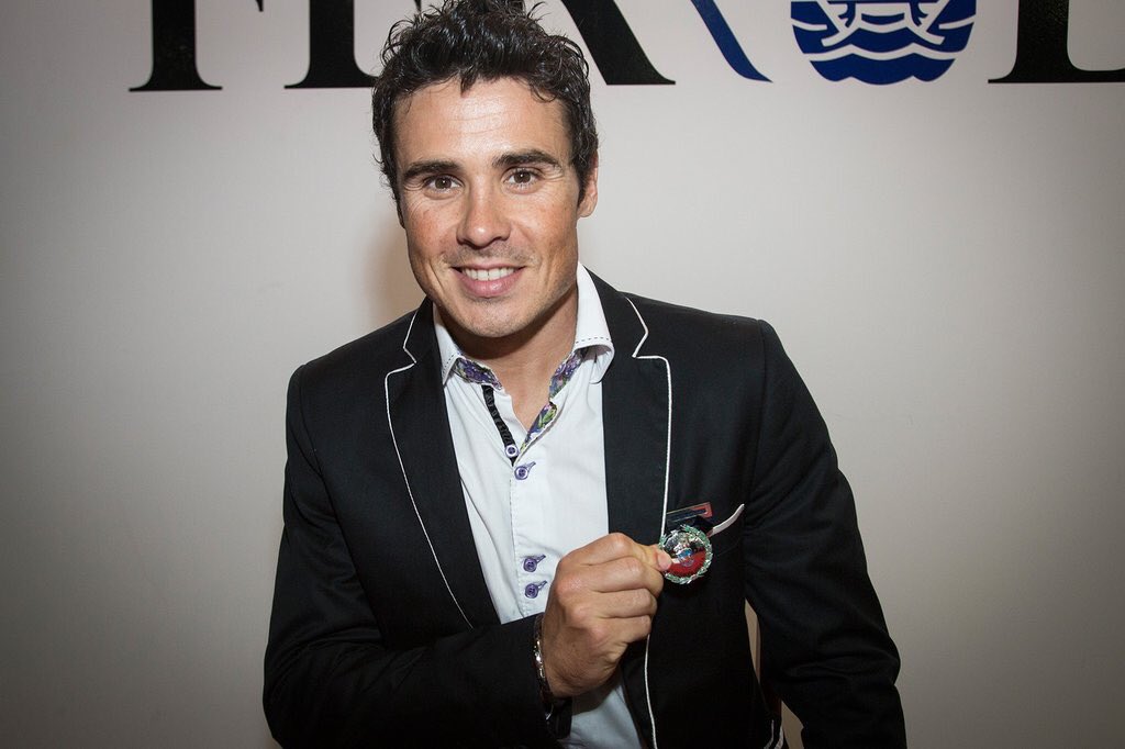 Jgomeznoya's tweet photo. Muchísimas gracias, Ferrol, por la medalla al mérito deportivo y por el cariño que siempre me mostráis. https://t.co/UGHjl8UCBK