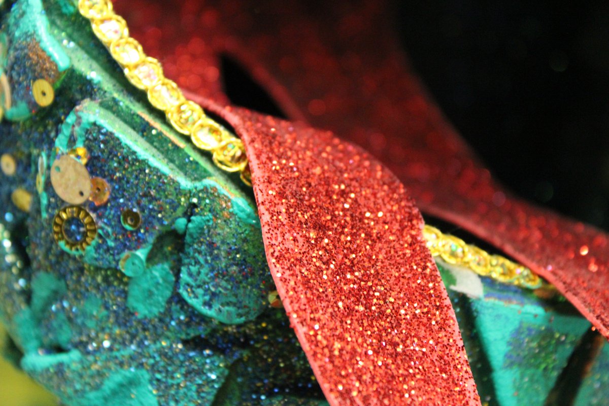 luton_mas's tweet photo. @luton_mas #carnival #lutonmas #costumes #magic Come along tonight @carnivalukcca  whose costume is this... https://t.co/yhN01ztAzY