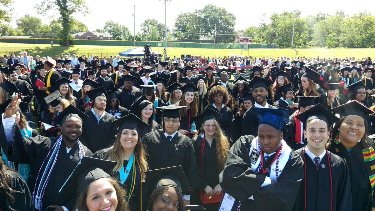 ArtsCBU's tweet photo. @FromCBU School of Arts undergrads! #Bucs2016 #faithinprogress https://t.co/3Q41zLI7NW