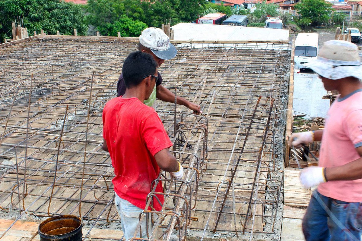 GerardoSPSUV's tweet photo. Así avanzan trabajos de construcción de la nueva sede de @0800POLIGUA por una #GuacaraSegura https://t.co/PQNRUjtU1q