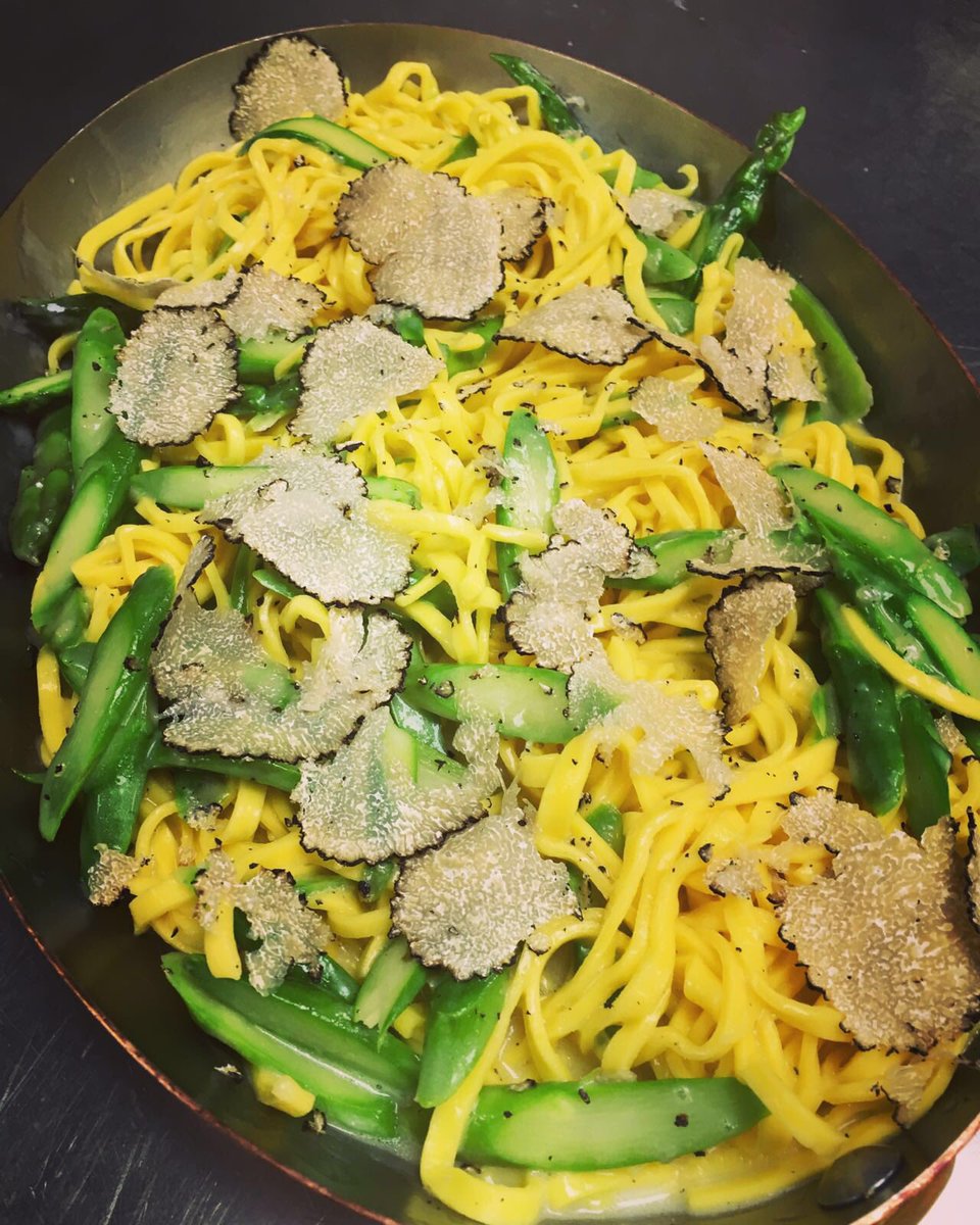 ToziRestaurant's tweet photo. Home made tagliolini with English Asparagus and Summer Black truffle! Tonight's special at TOZI! #saturdaynight https://t.co/VNSjITsKEf