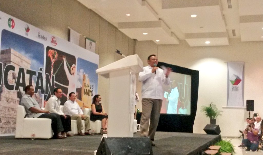 CarolinaTomms's tweet photo. El Lic. Rolando Zapata Bello, Gobernador del estado de Yucatán, nos comparte su trayectoria política #AsiEsYucatan https://t.co/Frmbyvx6Ag