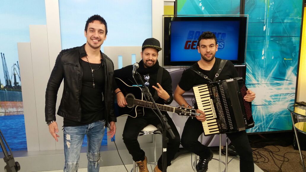 tvrecordguaiba's tweet photo. @RFerrariOficial daqui a pouco no Balanço Geral Especial de Sábado! Estamos esperando vocês! #VemPraRecord https://t.co/u7D2KiOvOy