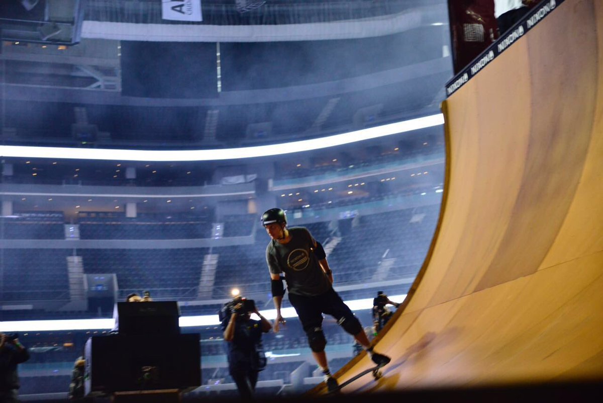 Reactor105's tweet image. Increíble ver el calentamiento de Tony Hawk, definitivamente no se lo pueden perder hoy.  #NixonVerticalTour
