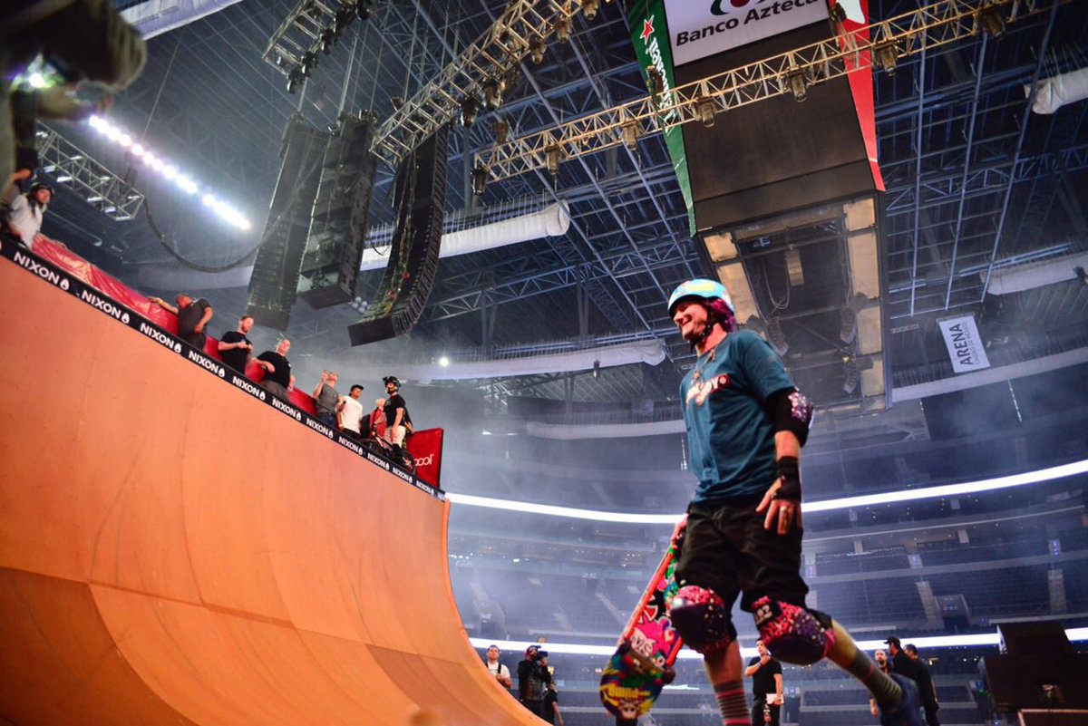 Reactor105's tweet image. Increíble ver el calentamiento de Tony Hawk, definitivamente no se lo pueden perder hoy.  #NixonVerticalTour
