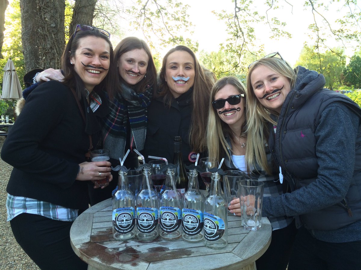 rah10is's tweet photo. 5 Fannies @TashFest2 #fanniesbramblecider https://t.co/rUyoQ4FKEe