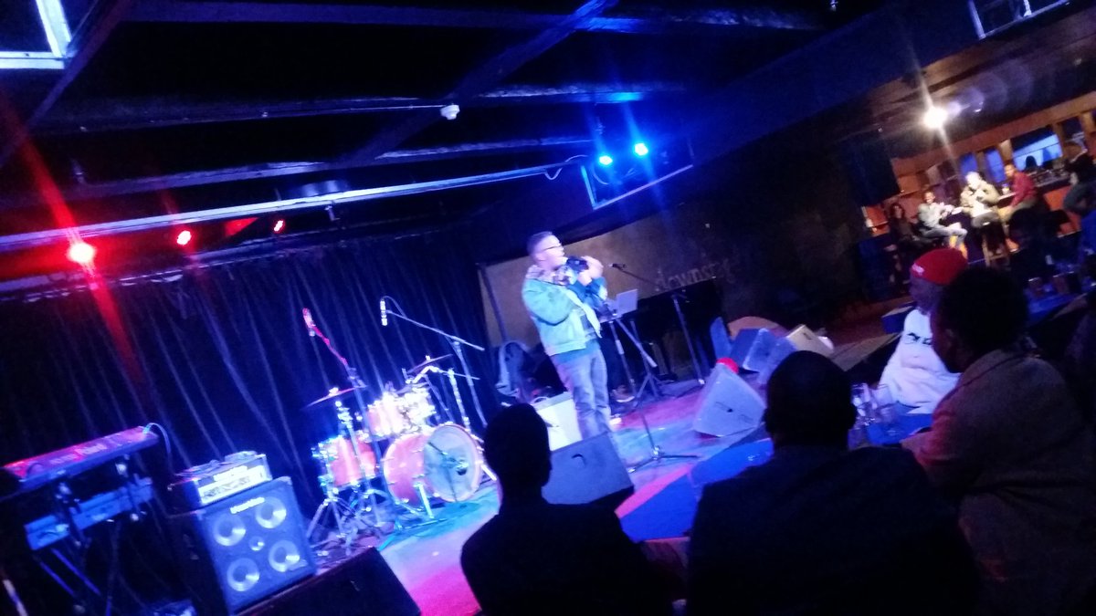 kaymo_mo's tweet photo. @CastinoTheHero on stage with @ThwennyTwenny #FFFshow https://t.co/SfPWnHWwgS
