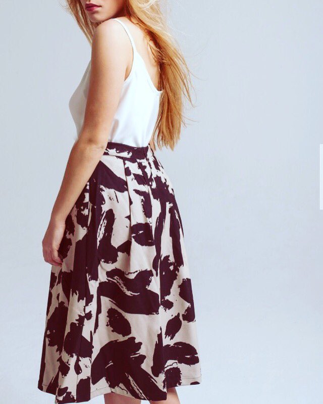 LavandaCloset's tweet photo. Top Beatriz y falda Laura. #hechoEnEspaña #moda 
https://t.co/9Rsnev5gMP https://t.co/s8oSU2deIV