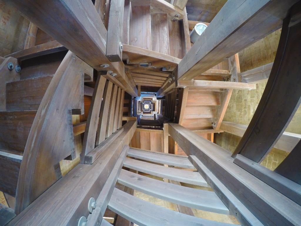GoProIT's tweet photo. .@Pinomastiff entra nel campanile della Cattedrale di Trani e rimane incantato dalla sua geometria! 
#GoProIT https://t.co/DdK6I9a4pw