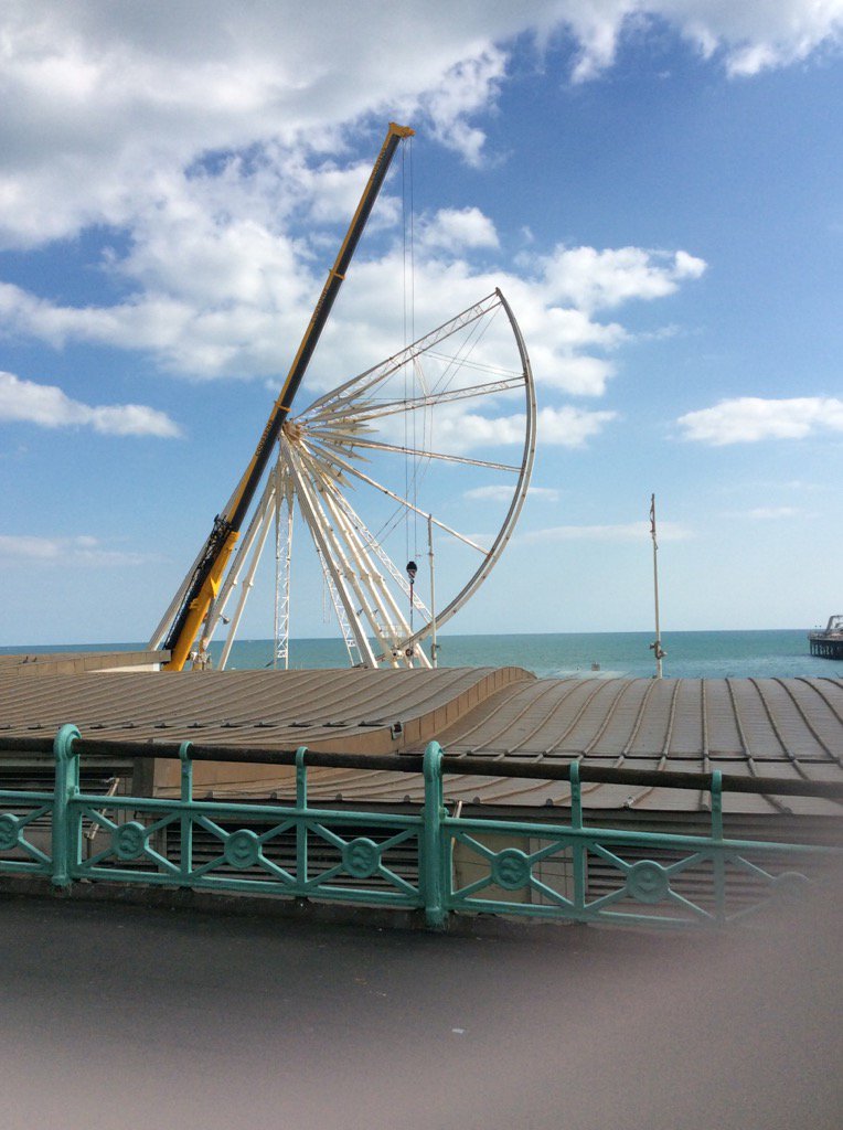 3minutelashes's tweet photo. So sad to see our wheel being taken down forever #brightonwheel https://t.co/xEs8XJx5rA