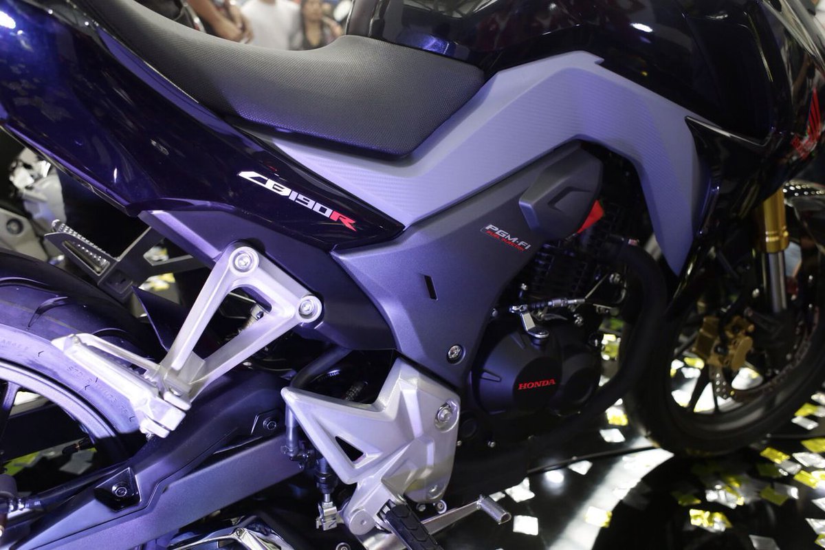 feria2ruedas's tweet photo. Señores y señoras, la nueva Honda CB190R. Lanzamiento de @HondaMotosCol en #Feria2Ruedas. https://t.co/PJGlaf0dN4