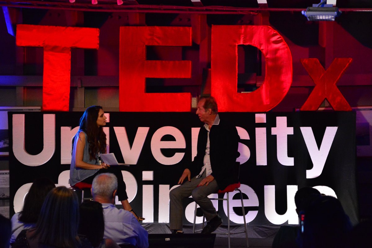 O Κωνσταντίνος Τζούμας σε μία ανατρεπτική εμφάνιση στο <a href="/TEDxUniPi/">TEDxUniversityofPiraeus</a>