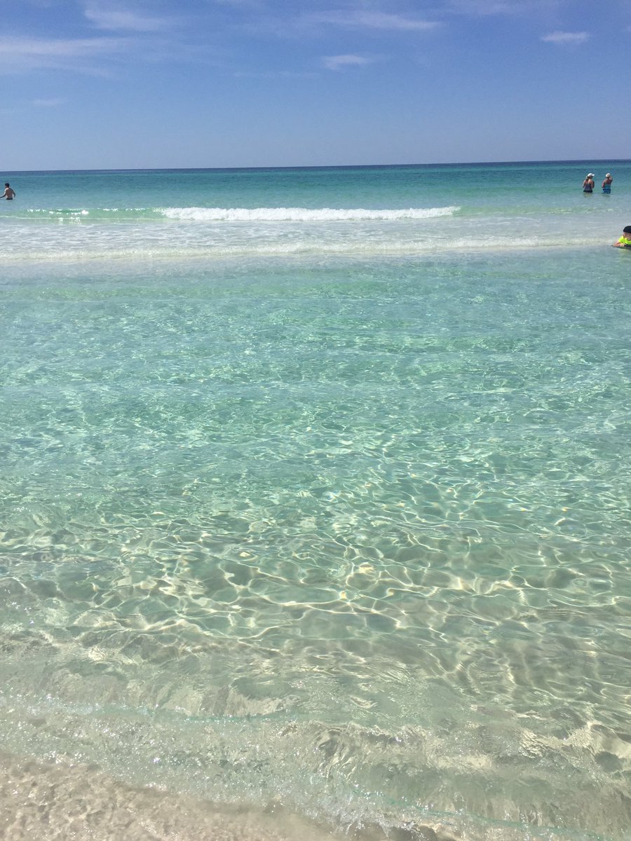 haileyjoyeide's tweet photo. Anyone wanna move to Florida with me ? βοΈππ»βοΈ #LikeActuallyThough https://t.co/pzUtyE0AyL