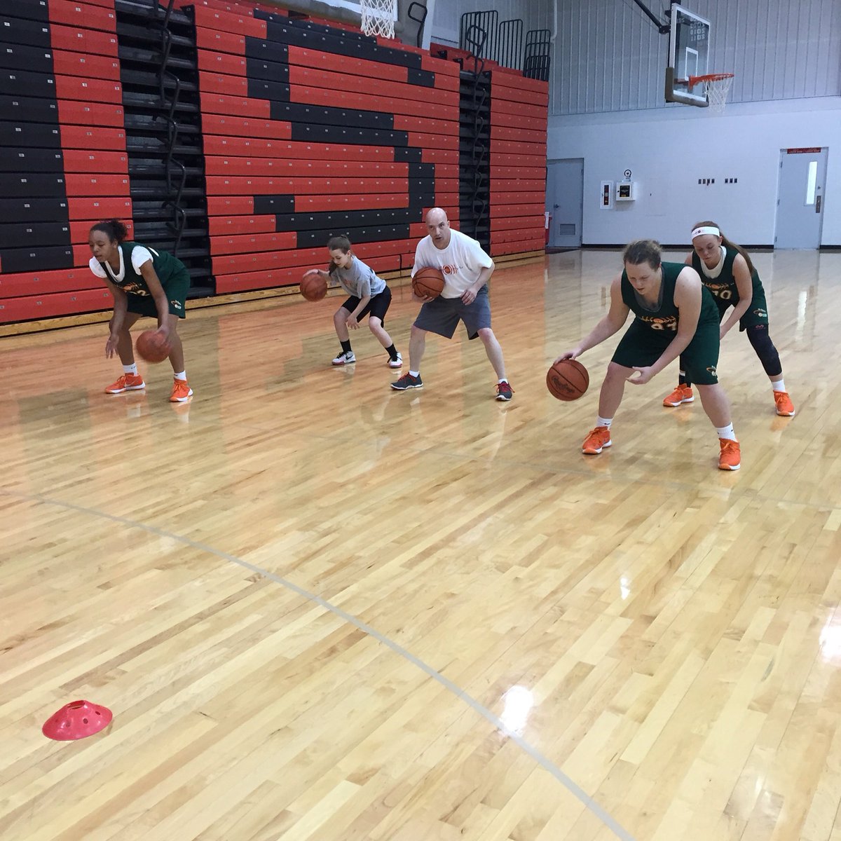 Hoop_Recruit_'s tweet photo. Working with the great Coach Cousy today to get our handles on point! #LessGames #MoreSkills 🏀⛹🏽🏀⛹🏽 https://t.co/o1QHIhe9NO