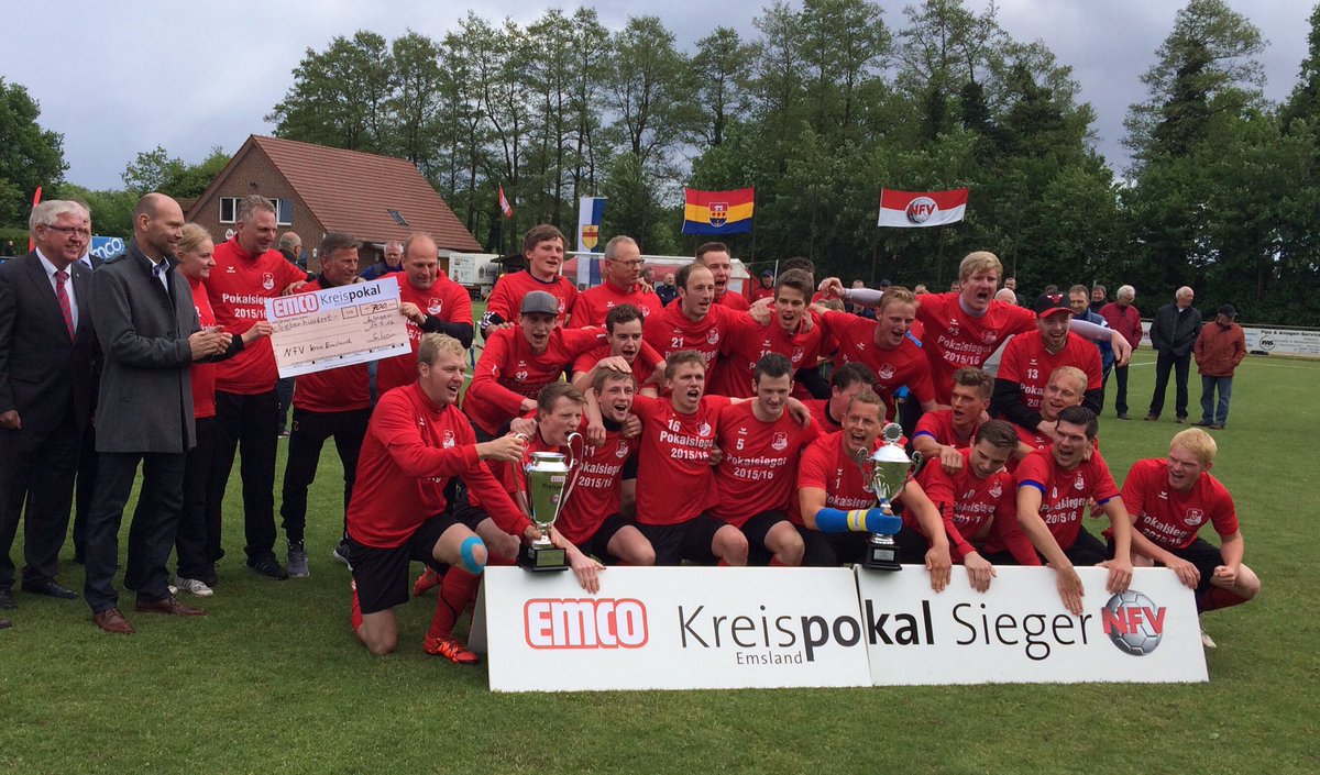 EMCO Kreispokal Gewinner Vfl Herzlake bekommt den Siegerscheck. Danke an beide Mannschaften!