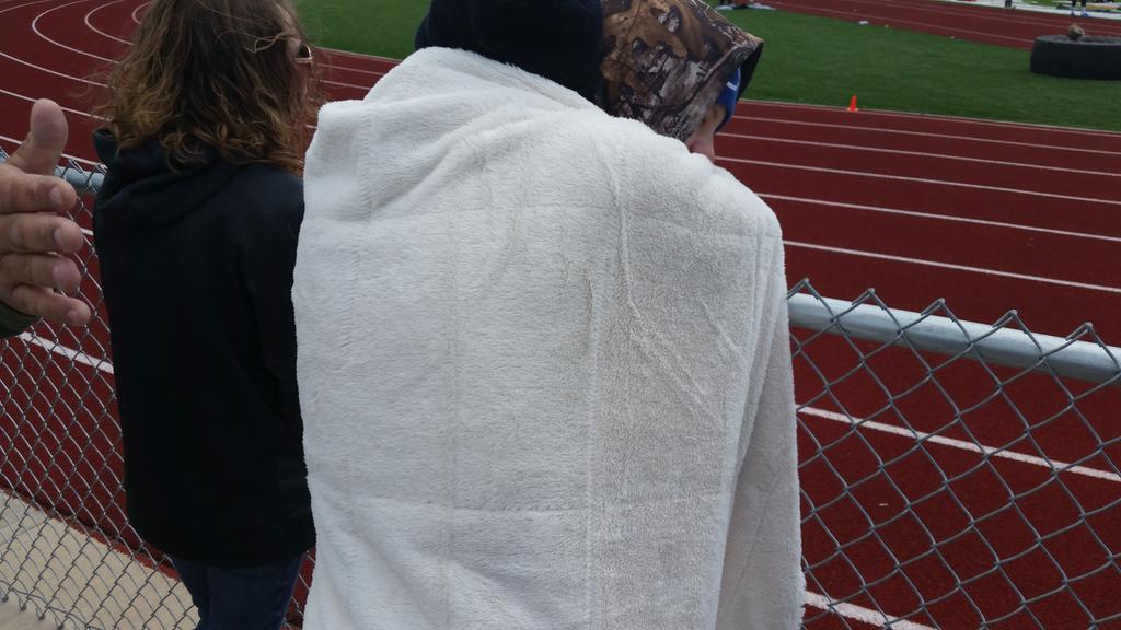 PurdyRIISchools's tweet photo. Waiting to begin Sectionals Track. #harkeyhugs #siblingsnuggles @mama_harkey https://t.co/7Uql2mmTJs