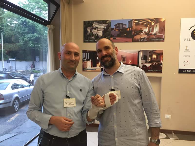 Touch1975's tweet photo. Workshop sui Tutori Statici finito!! Workshop's over! Time 4 souvenir pics!!! @AIRM2007 #handsplinting #splinting https://t.co/01n9uLKVnc